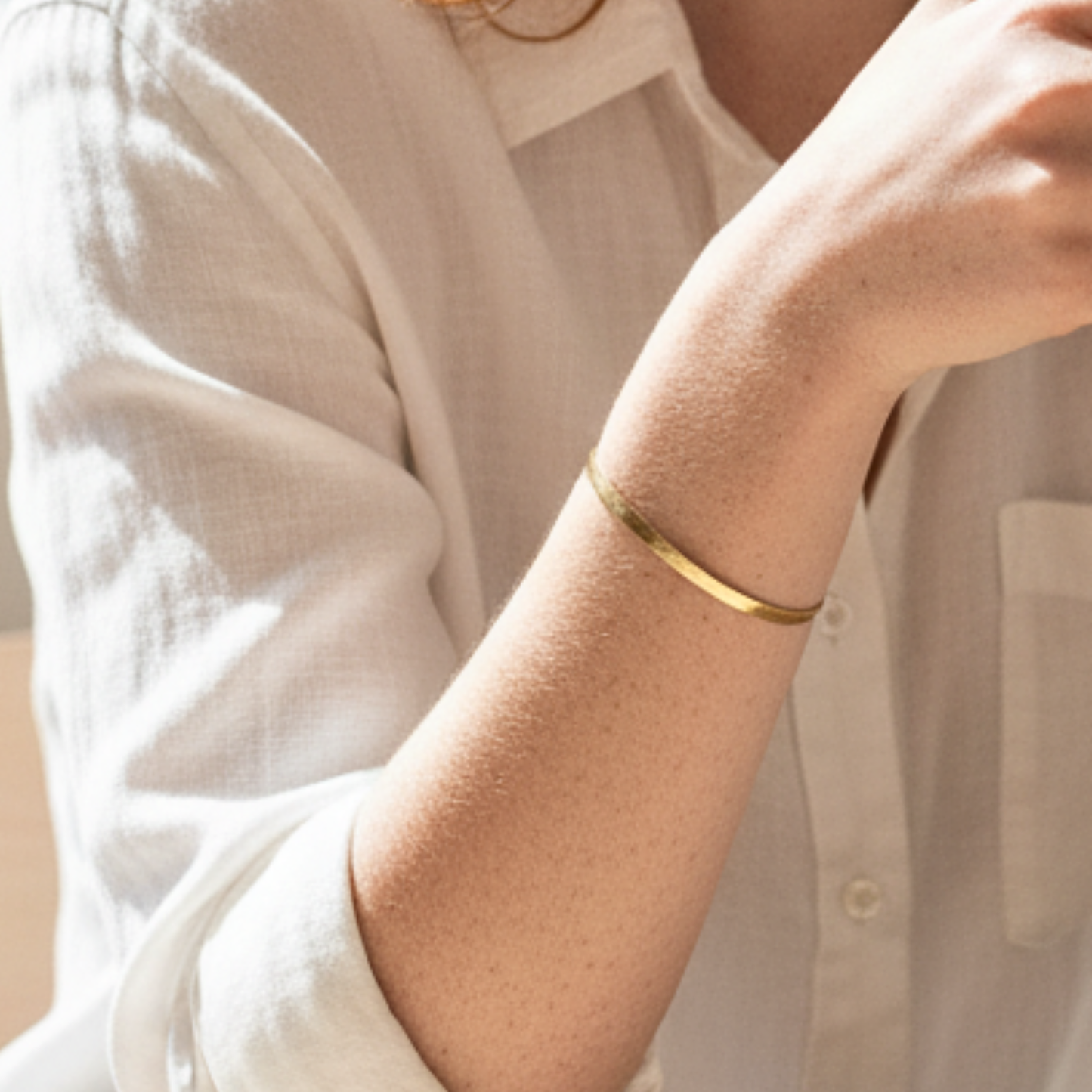 Pulseira Essential - Pulseira atemporal banhada a ouro